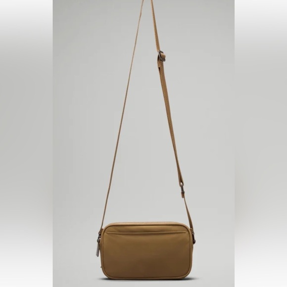 Lululemon Crossbody Camera Bag - Picture 4 of 7